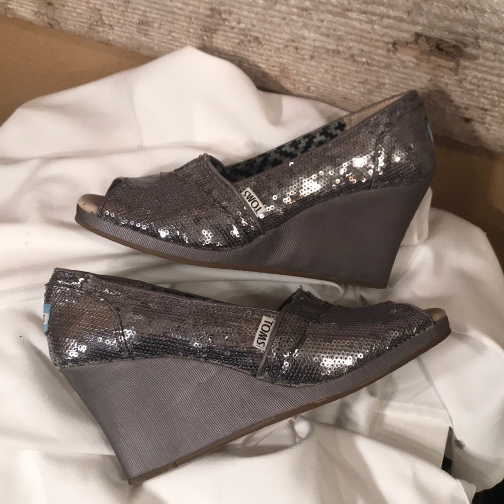 Toms shoes size 8 1/2 W